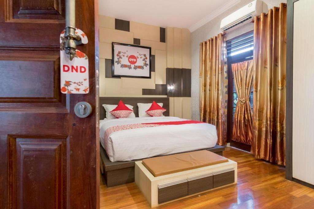 OYO 619 Naufal Guest House Syariah Medan Exterior foto
