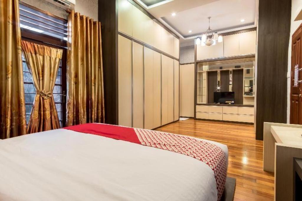 OYO 619 Naufal Guest House Syariah Medan Exterior foto