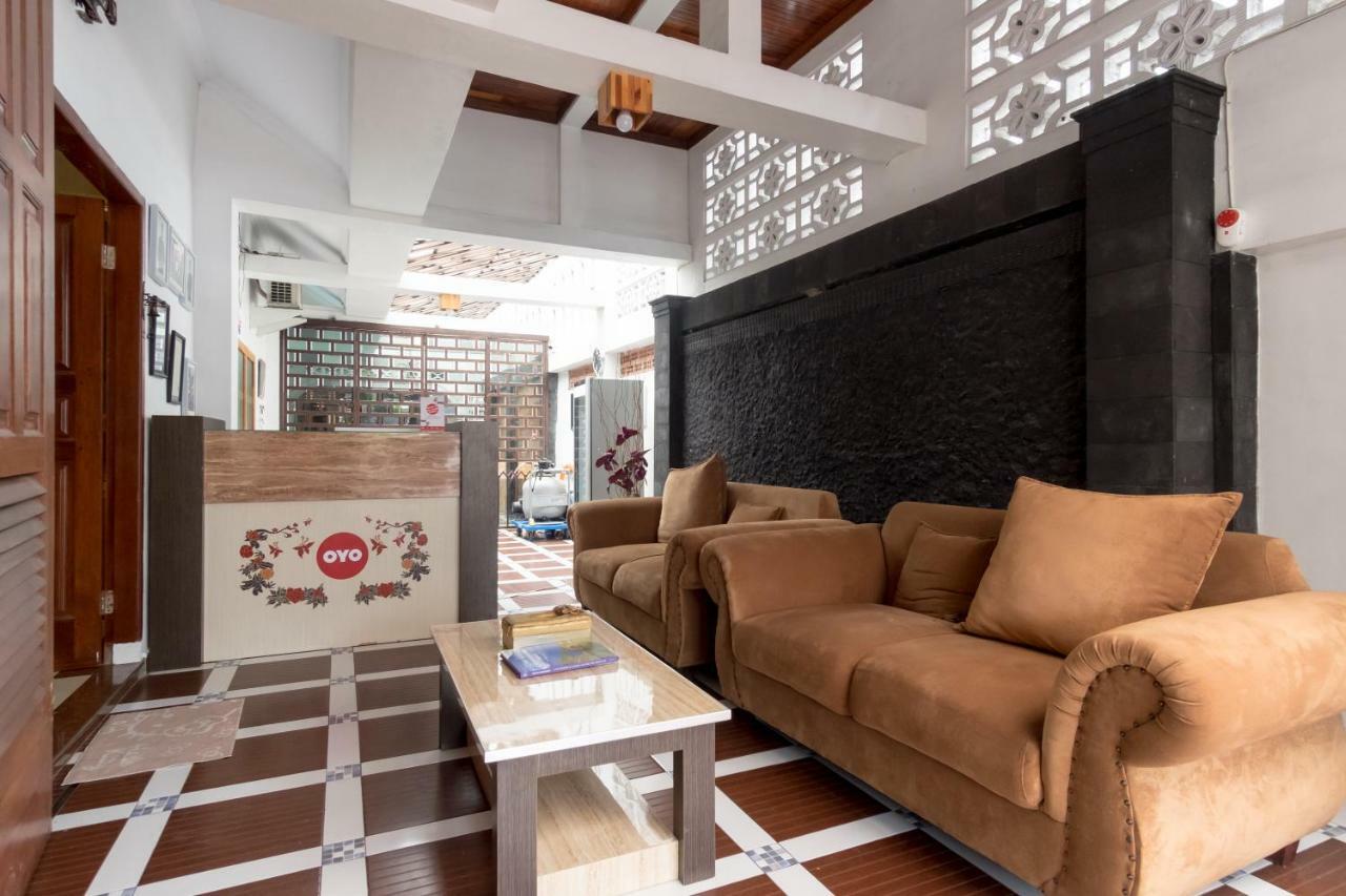 OYO 619 Naufal Guest House Syariah Medan Exterior foto