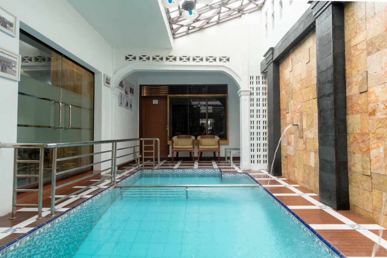 OYO 619 Naufal Guest House Syariah Medan Exterior foto