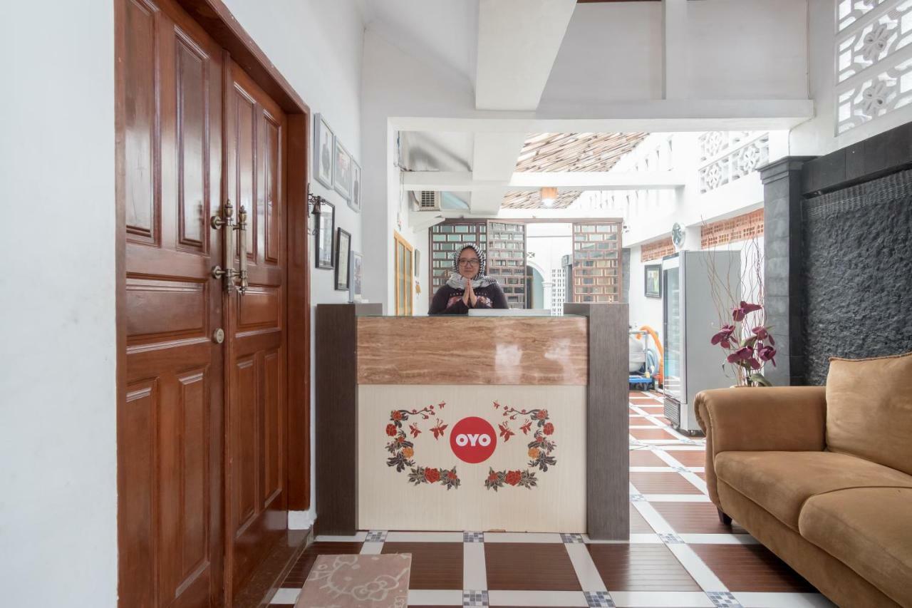 OYO 619 Naufal Guest House Syariah Medan Exterior foto